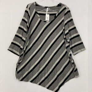 NWT NY Collection 3X Black Gray Striped Asymmetric 3/4 Sleeve Stretch Top